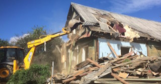 Промышленный демонтаж пристроек к дому в Лангепасе | Цены от 582 руб. за м2